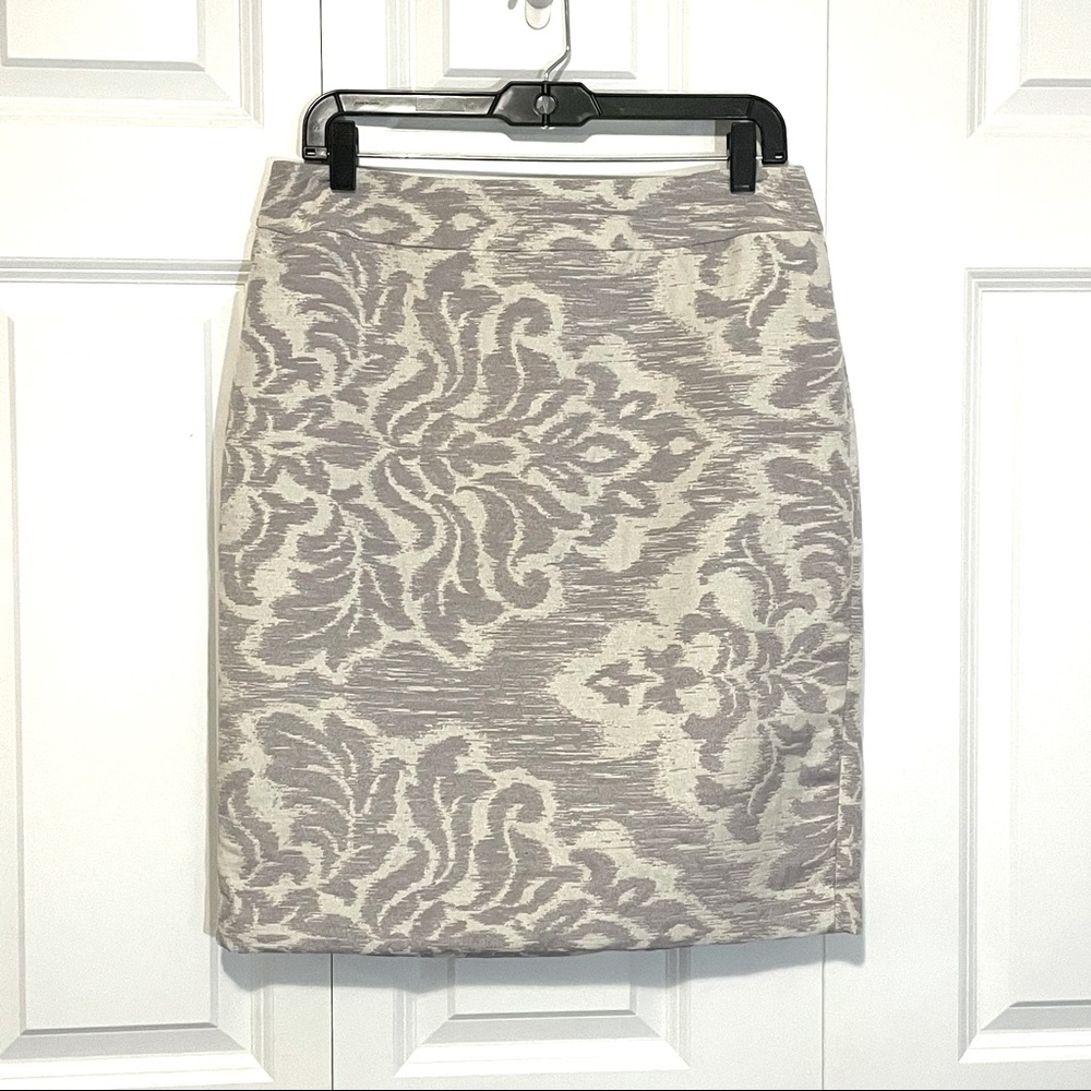 Ann Taylor Pencil Skirt Lilac Purple, Silver & Cream Print Size 8 Style 253857